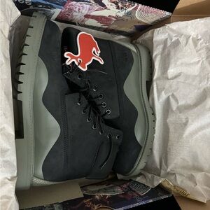 TIMBERLAND HERITAGE
6 IN WATERPROOF BOOT BLACK NUBUCK W GREEN SIZE 7.5